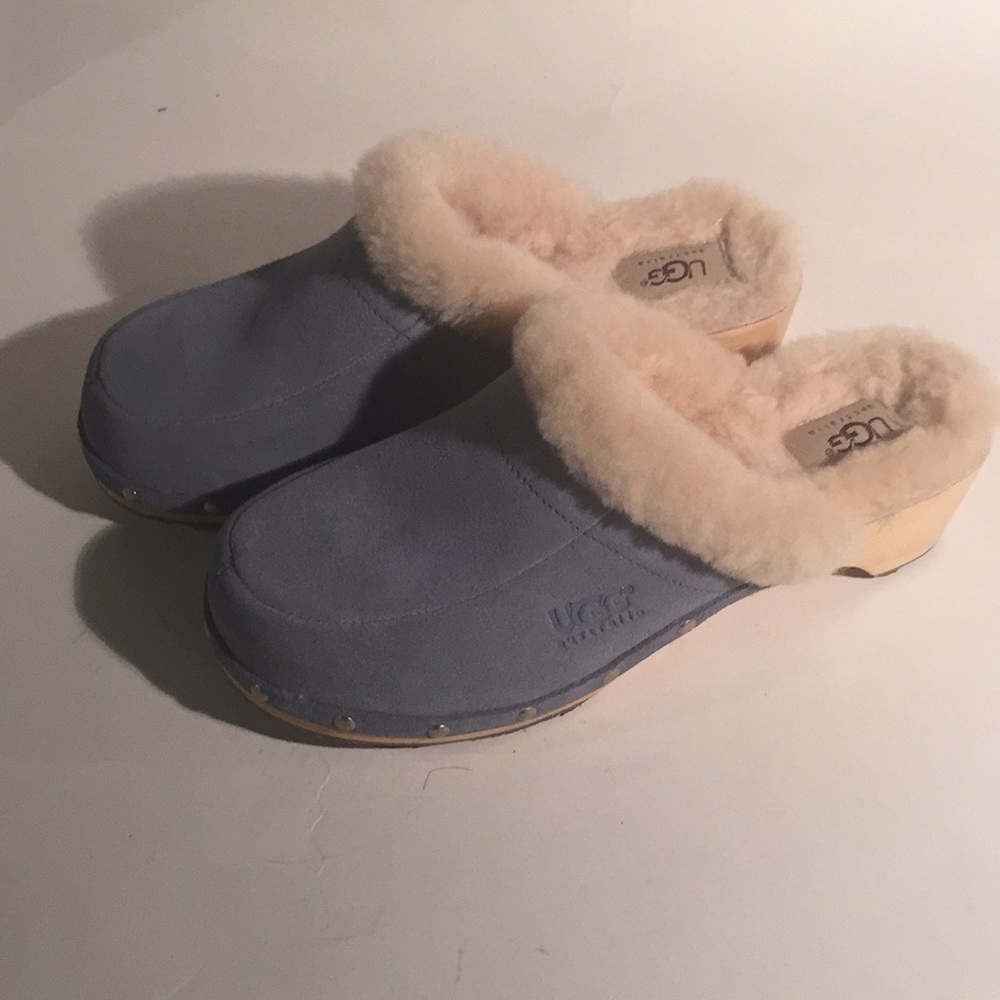 SOLD. Almost New Ugg Clog - Picture 2 of 9